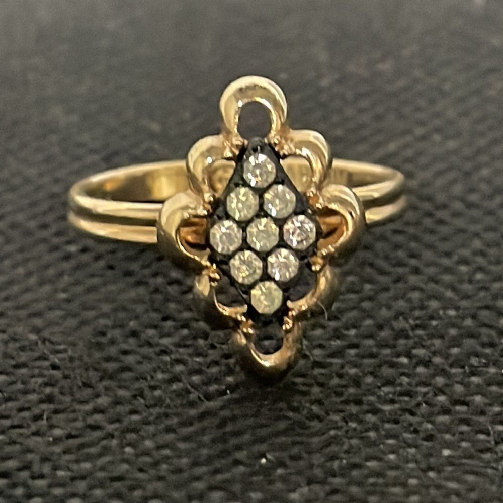 Beautiful ring - Picture 2 of 4